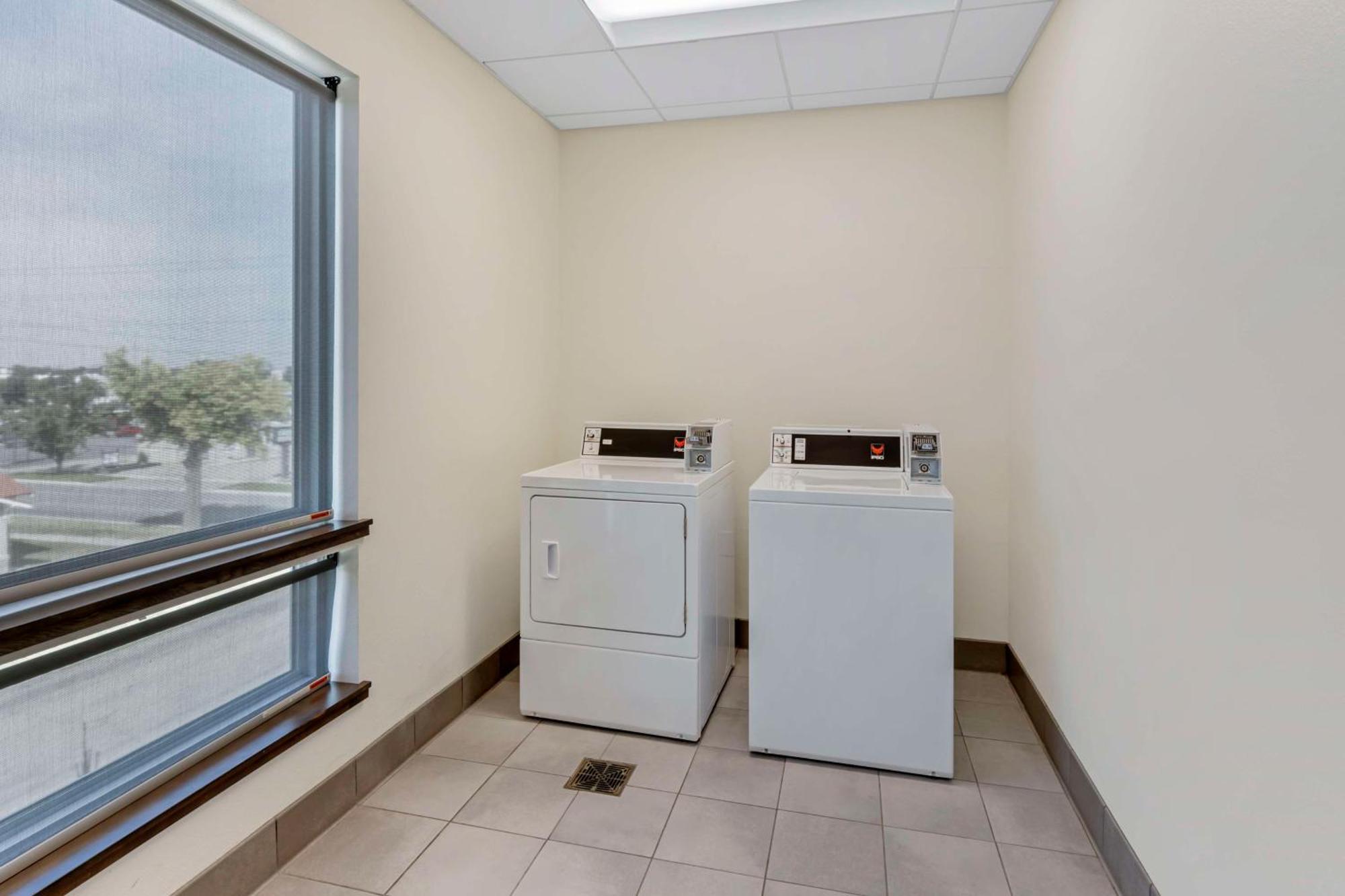 Best Western Plus Peppertree Civic Center