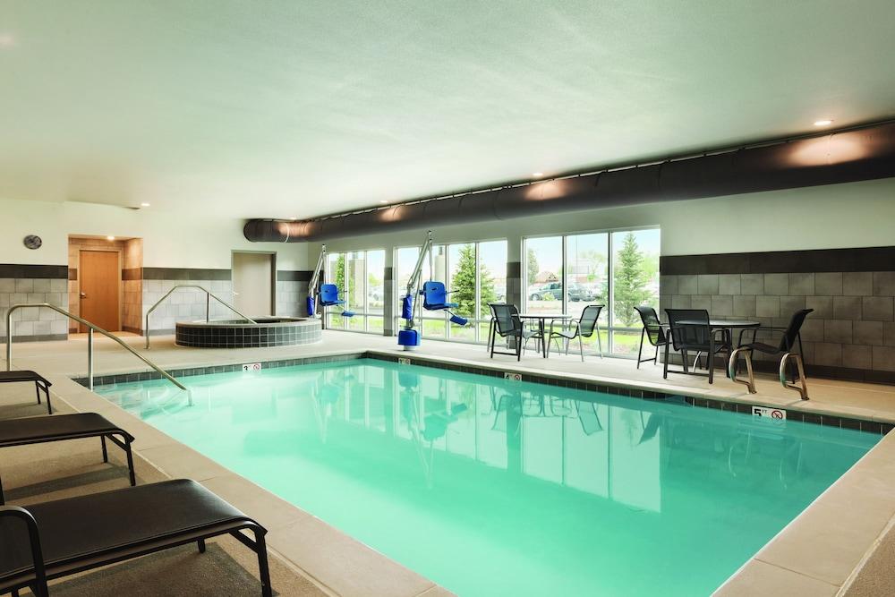 Western Peppertree Civic Center Hotel